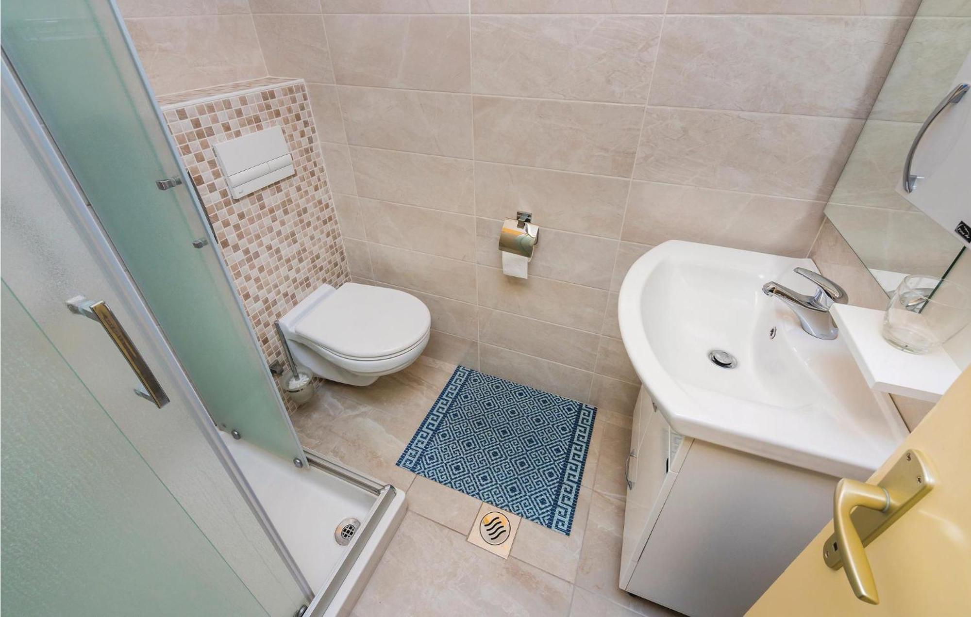 Lovely Apartment In Rabac With Kitchen Exterior foto