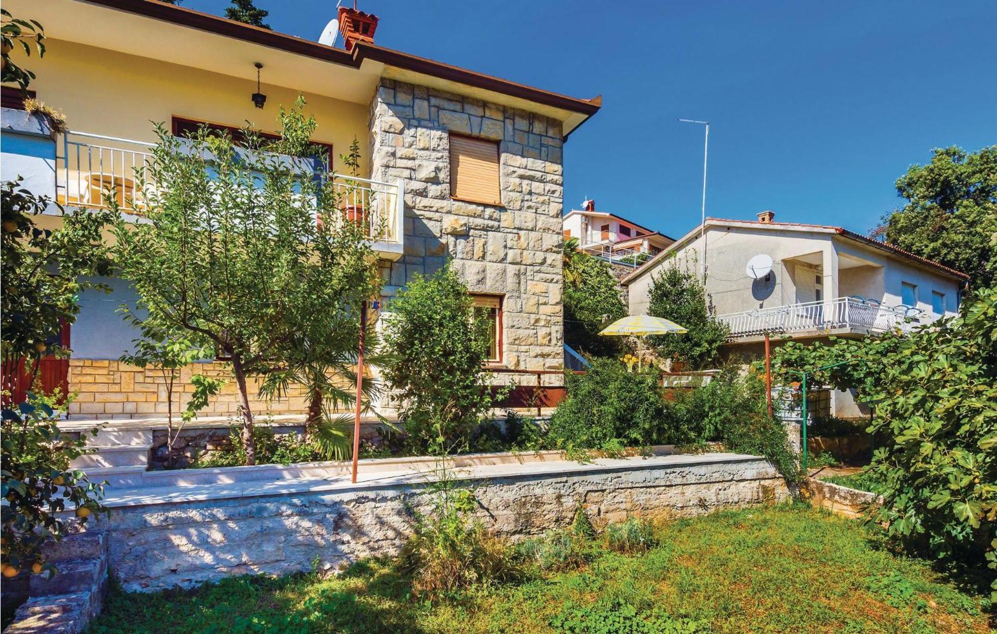 Lovely Apartment In Rabac With Kitchen Exterior foto